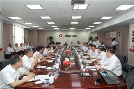 集團(tuán)黨委書記、董事長周育先蒞臨中材節(jié)能調(diào)研指導(dǎo)